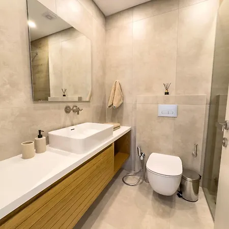 Apartment Malberry Park 201 - Modern 2 Bedroom With Pool, Gym, Jaccuzi Paphos