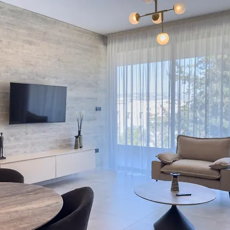 Malberry Park 201 - Modern 2 Bedroom With Pool, Gym, Jaccuzi * Пафос