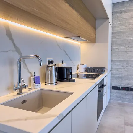 Malberry Park 201 - Modern 2 Bedroom With Pool, Gym, Jaccuzi * Paphos