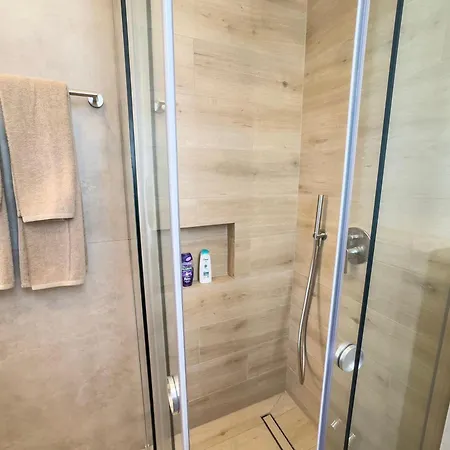 Apartamento Malberry Park 201 - Modern 2 Bedroom With Pool, Gym, Jaccuzi *