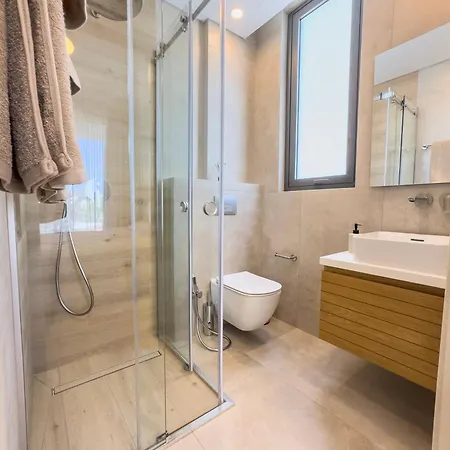 Malberry Park 201 - Modern 2 Bedroom With Pool, Gym, Jaccuzi * Пафос