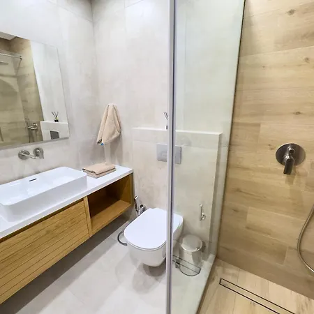 Malberry Park 201 - Modern 2 Bedroom With Pool, Gym, Jaccuzi Paphos