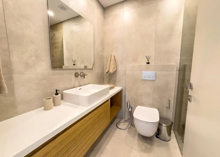 Lejlighed Malberry Park 201 - Modern 2 Bedroom With Pool, Gym, Jaccuzi Paphos