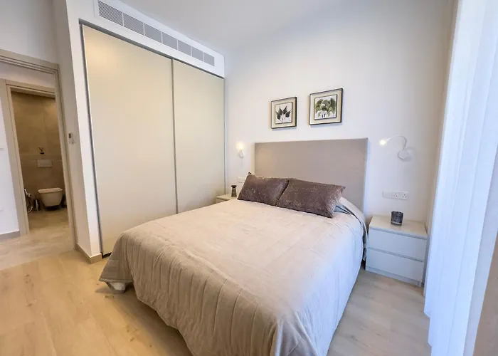 Malberry Park 201 - Modern 2 Bedroom With Pool, Gym, Jaccuzi * Paphos