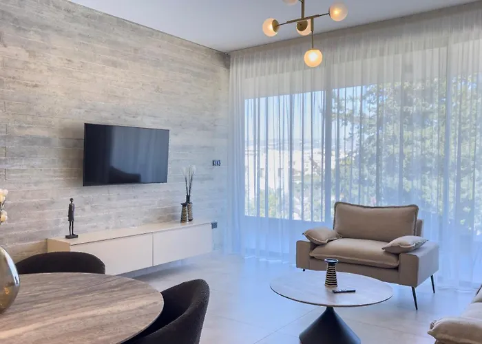 Malberry Park 201 - Modern 2 Bedroom With Pool, Gym, Jaccuzi * Pafos