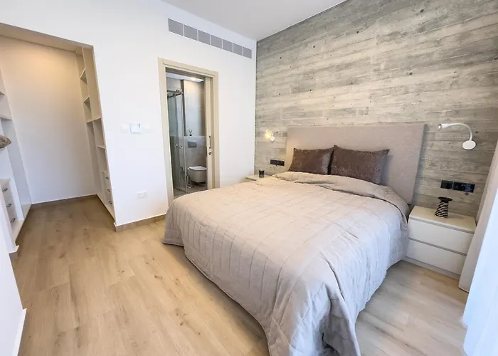 Malberry Park 201 - Modern 2 Bedroom With Pool, Gym, Jaccuzi