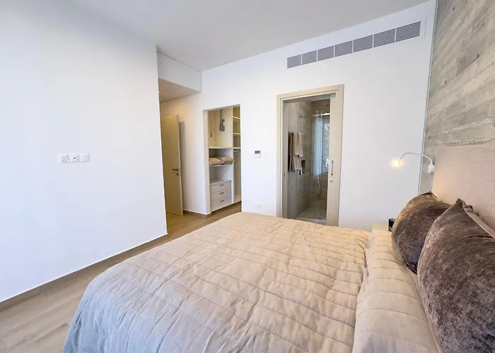 Malberry Park 201 - Modern 2 Bedroom With Pool, Gym, Jaccuzi Pafos