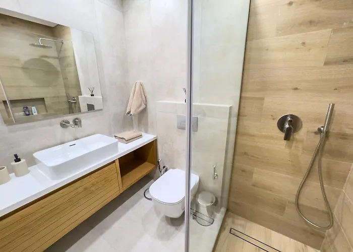 Malberry Park 201 - Modern 2 Bedroom With Pool, Gym, Jaccuzi Pafos